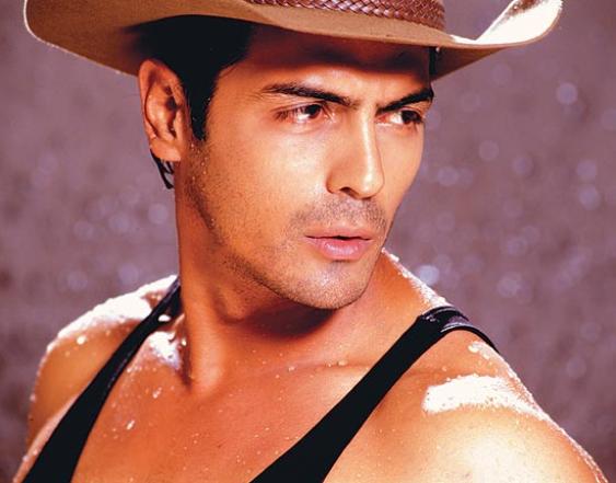   wishes you a Very Happy Birthday Arjun Rampal !!  