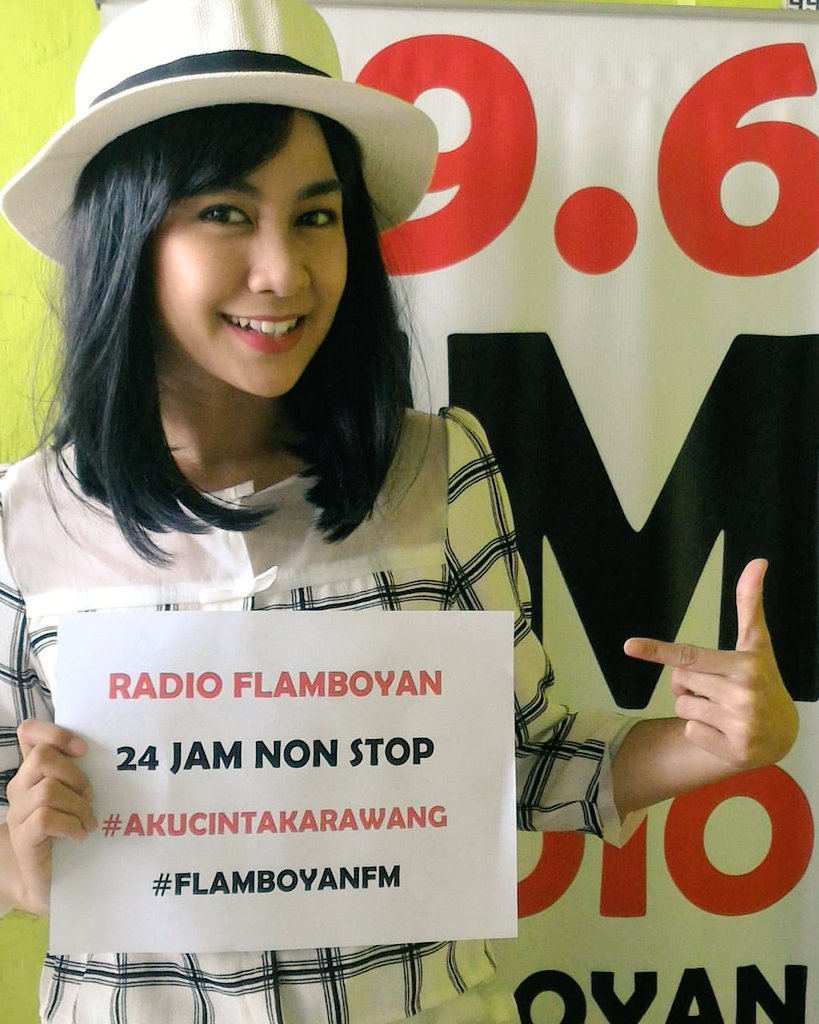 flamboyan996fm's tweet photo. Cantik ya @AnisaRahma_Adi Makin cantik kalo di Radio Flamboyan FM Karawang 😚 cc : @char_ent

#AKUCINTAKARAWANG https://t.co/4FuO0C6mOJ