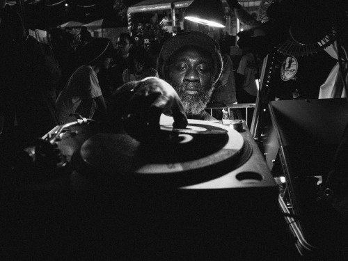covenantesmx's tweet photo. @BooxSelekta Selector oficial del Zion Club 106.3 FM Playa Del Carmen #DUB #ReggaeConFinalFeliz https://t.co/QojnGISzWR