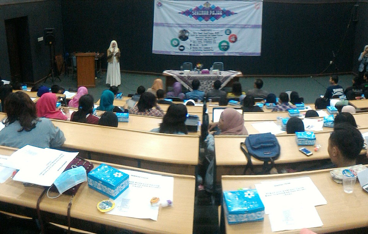 Seminar Pajak sedang berlangsung. Simak terus ya materi yg sedang di sampaikan :) #KLM
