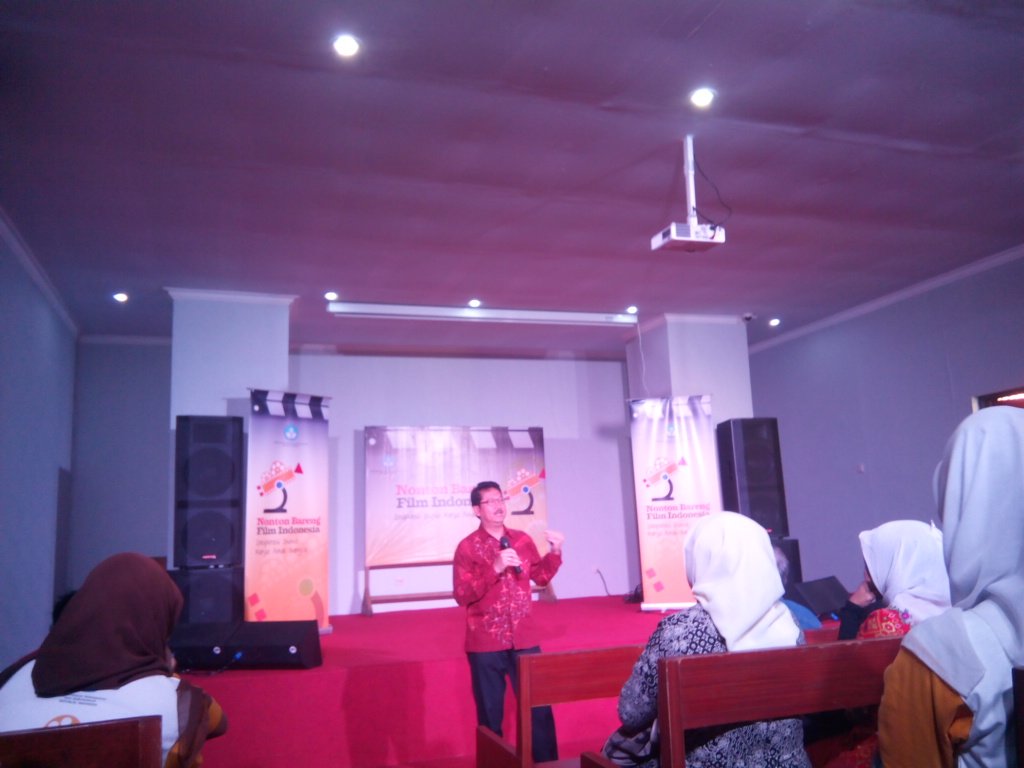 smkn10Bdg's tweet photo. Nonton bareng film indonesia di smkn10bandung https://t.co/WovFLBqptM