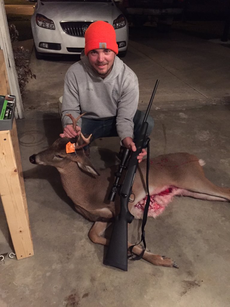 FeverOutdoors's tweet photo. Not my largest buck but still happy broke my 4 year drought #7pt https://t.co/6n4xp5QxDG