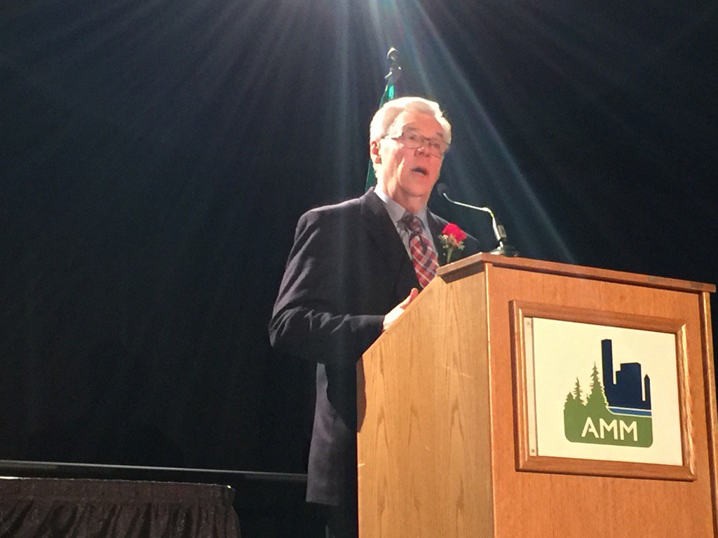 AMMManitoba's tweet photo. @GregSelinger takes the stage at the #ammagm gala @Keystone_Centre https://t.co/SbammzfAIX