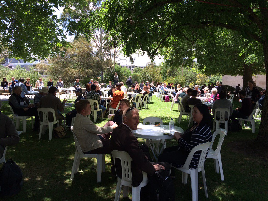 Jimliam's tweet photo. Lunch on day two of the #aoc2015 test and the pitch is still looking pretty green with plenty of bounce @BirdlifeOz https://t.co/52iMXUkVlc