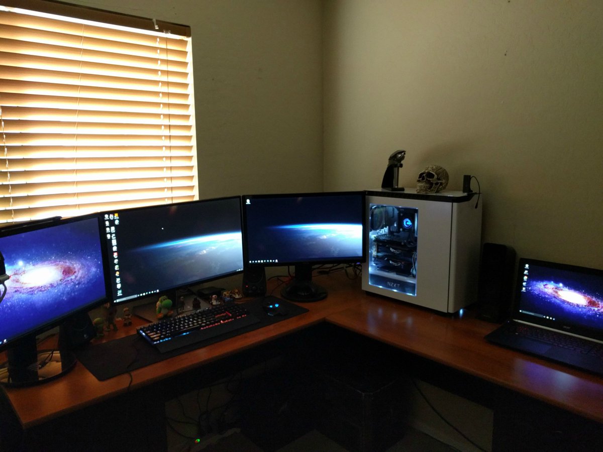 GamerSetups's tweet photo. Crazy triple monitor setup from /u/Jibs117 https://t.co/kL4hWwgeYV