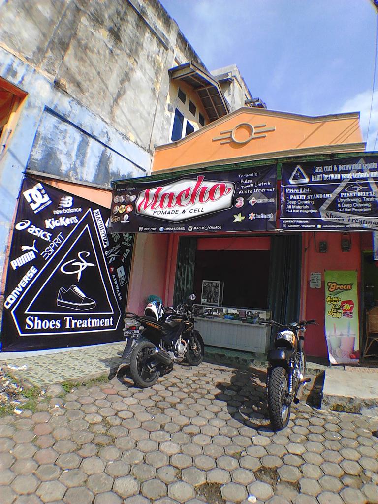 Ini loh drop store kita, mampir aja buat drop sepatu kotor kalian biar gak capek cod an lagi ! He he