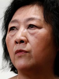 #快讯 记者高瑜案二审宣判，高瑜获减刑，刑期从七年减为五年。71岁的高瑜今年4月因“为境外非法提供国家秘密罪”获刑。cn.nytimes.com/china/20151126…