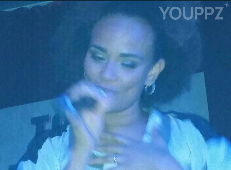 youppz's tweet photo. Agora!! @lumellonega cantando no espaço #NaLorena vem enquanto ainda da tempo ;) #youppz #meetyourstar #lucianamello https://t.co/BniFkSevO2