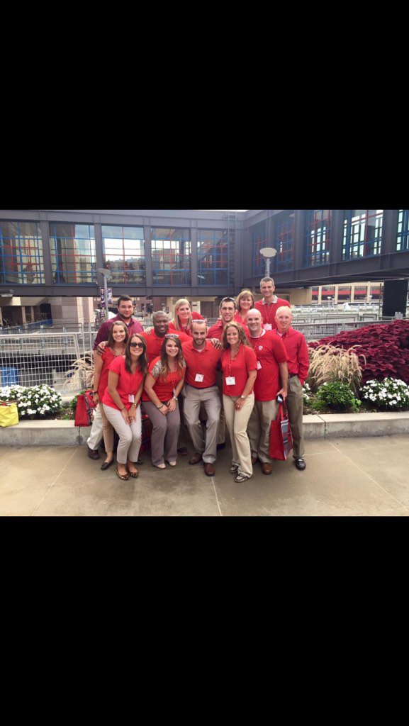 nroyal13's tweet photo. D416, thank you for all that you do! I am thankful for you!!! #family #team https://t.co/6SqhpYKfqG