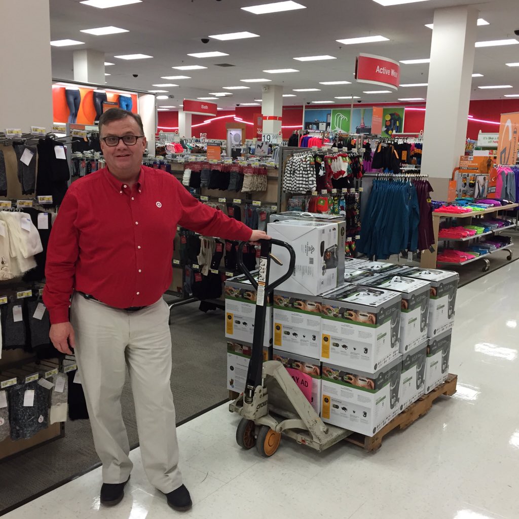 Black Friday prep #bestdayinretail #oneteamonedream  <a href="/ShannonGehrmann/">Shannon Gehrmann</a> <a href="/MurrayWWilliams/">Murray</a> <a href="/eaberrisford/">Erin Berrisford</a> <a href="/JasonFitzloff/">Jason Fitzloff</a>