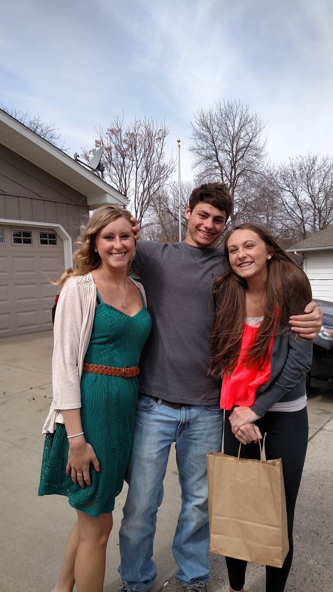 Jgreen_24's tweet photo. Happy birthday!!!! @emmajschou https://t.co/JdzmDHrYUO