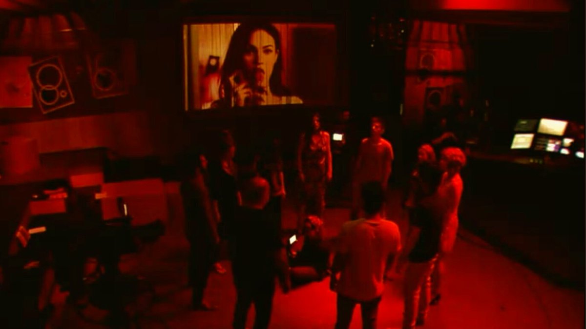 nandomuniz's tweet photo. Ritual contagiante no final da #ViradaSEX. Isso definitivamente é #outracoisa. @octo_oc #namaste #ritual https://t.co/cwWQIfI18q