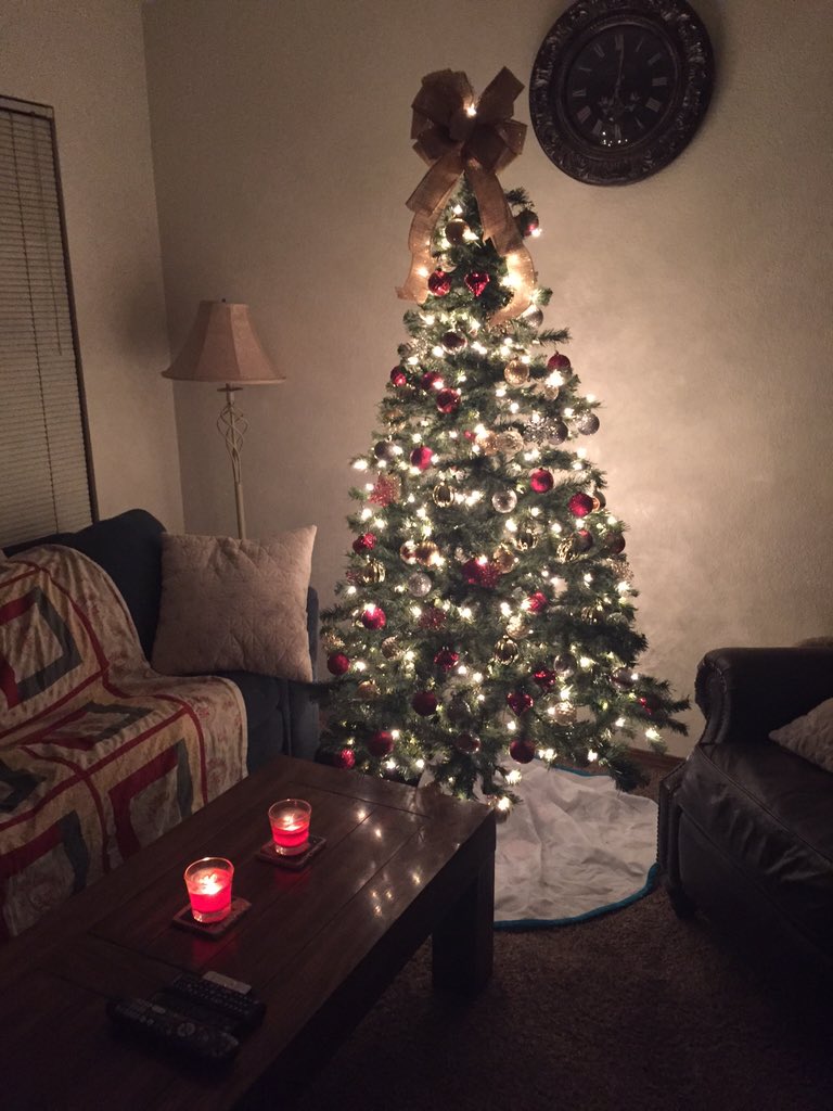 KimberlyRenfrow's tweet photo. Tree is up! #MarthaStewart killed it again with our ornaments. (Her pillow collection on the couch, too!) love it! https://t.co/1qCfDDCCkQ