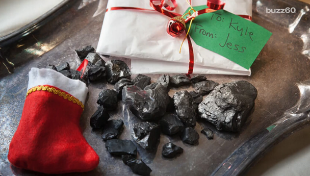 уголь плохим детям. уголь подарок. уголь длиннопламенный марки д. карбюризатор древесноугольный. уголь плохим детям.