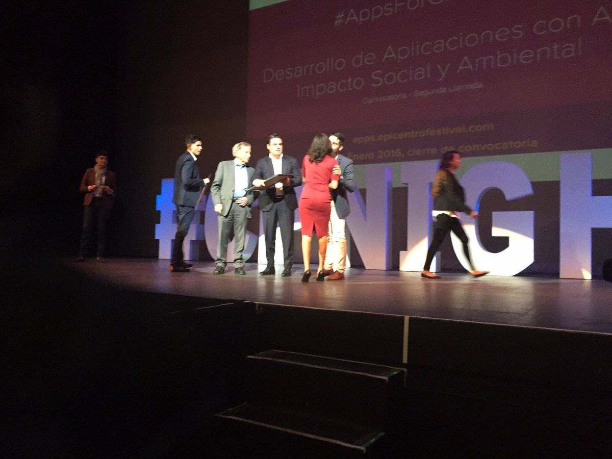 InnovacionJal's tweet photo. #CPNight Premian a quienes ganaron los retos para combatir la corrupción, lanzados en @Campuspartymx ¡Felicidades! https://t.co/m5gnPVeek0