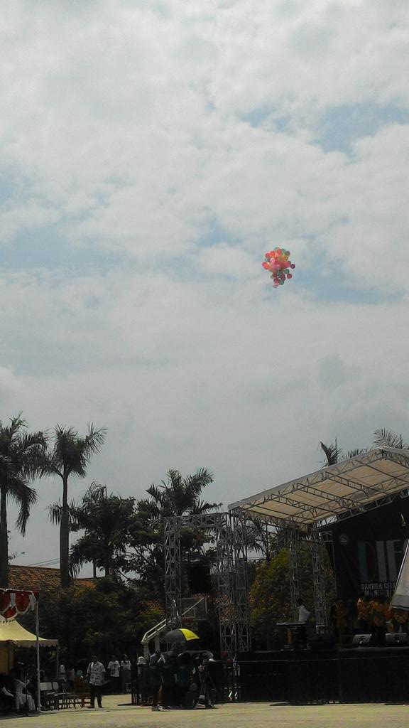 aerosakura's tweet photo. Penerbangan balon🎈🎈🎈 https://t.co/VjQBOslo0A