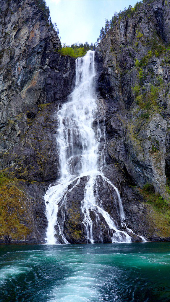 ttinspiration's tweet photo. Great read about picturesque Norway by @ayewanderful: https://t.co/6pDCqRAmCd #travel #ttot #fjords #hiking #nature https://t.co/uSsrWOSzoh