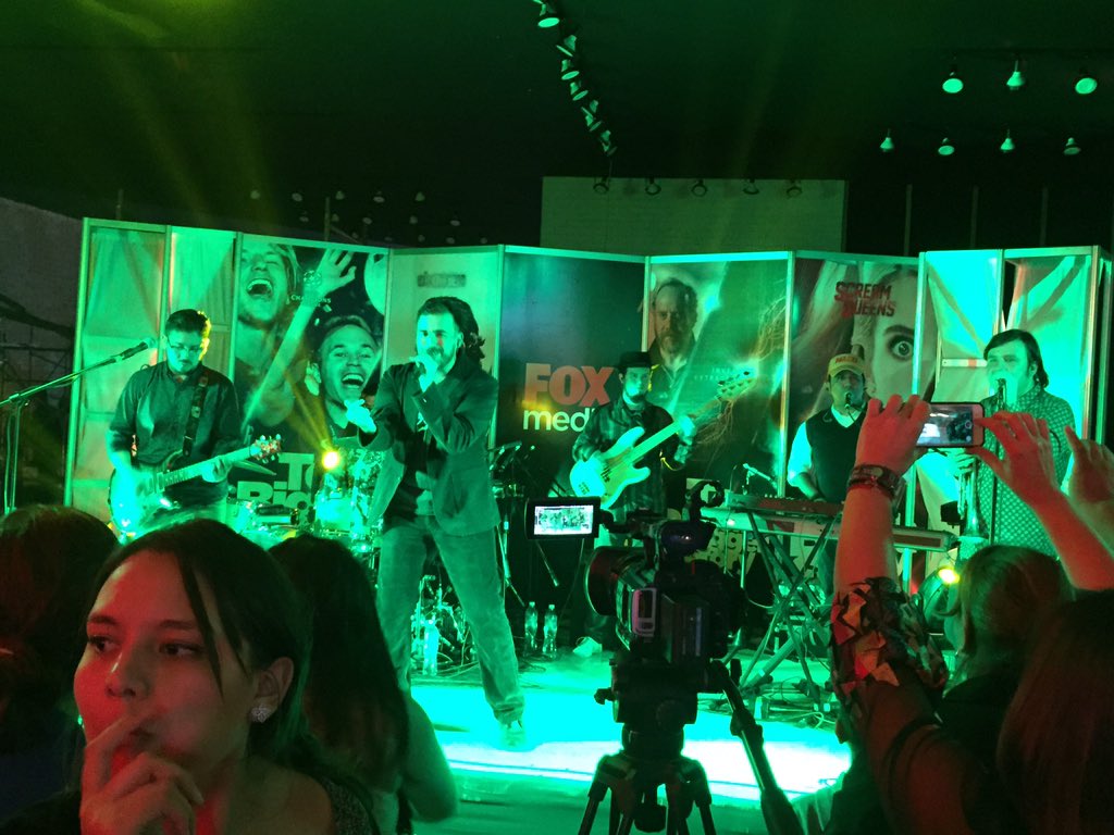 Krnslz's tweet photo. @Malacates en el #UpFrontFOX https://t.co/86jJaG26Q9