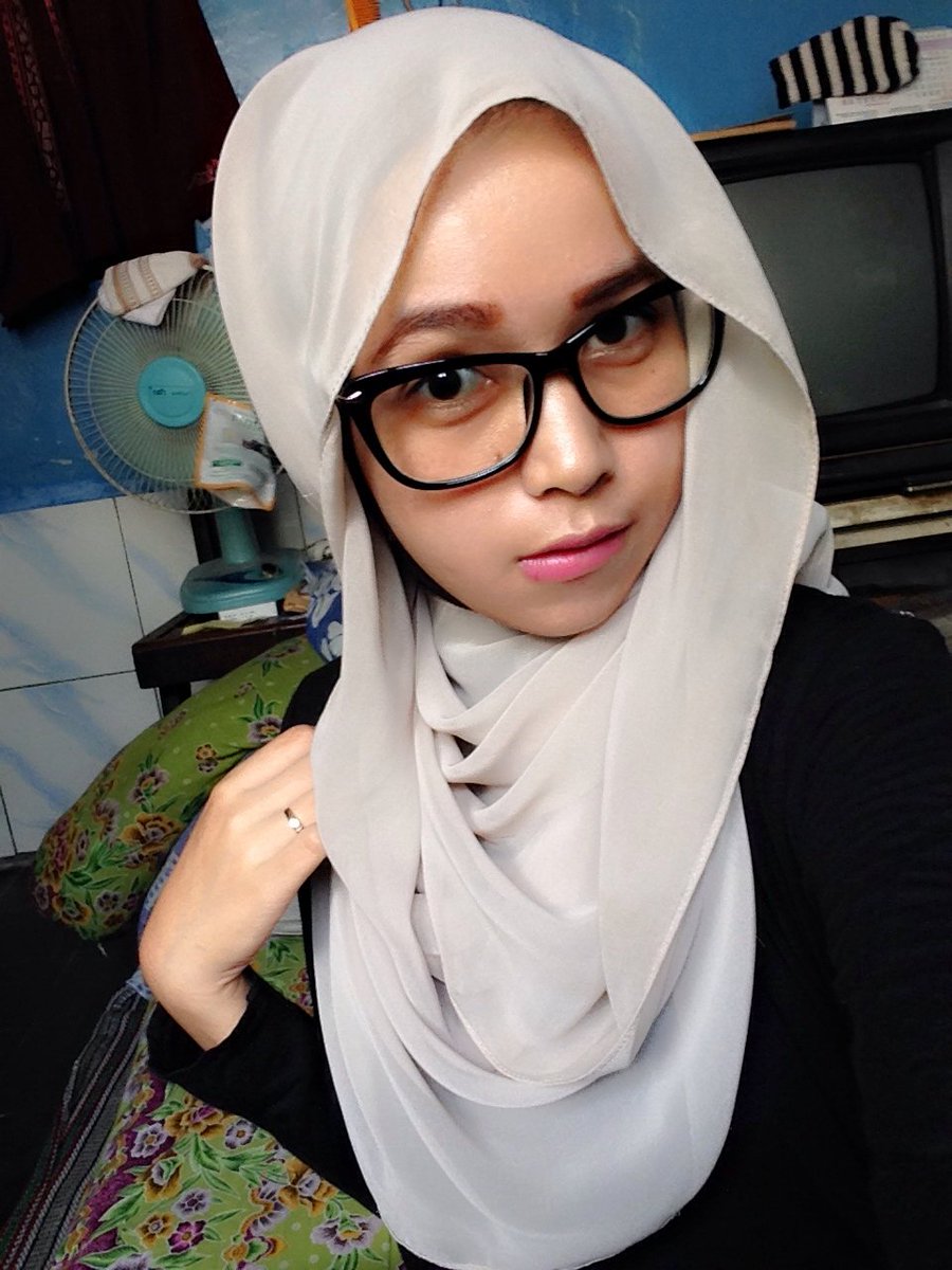 tutorhijabid's tweet photo. selamat pagi tonton yuk... tutor hijab yang baru,.. https://t.co/gPa9YXUJmr https://t.co/lD9CCRKf1M