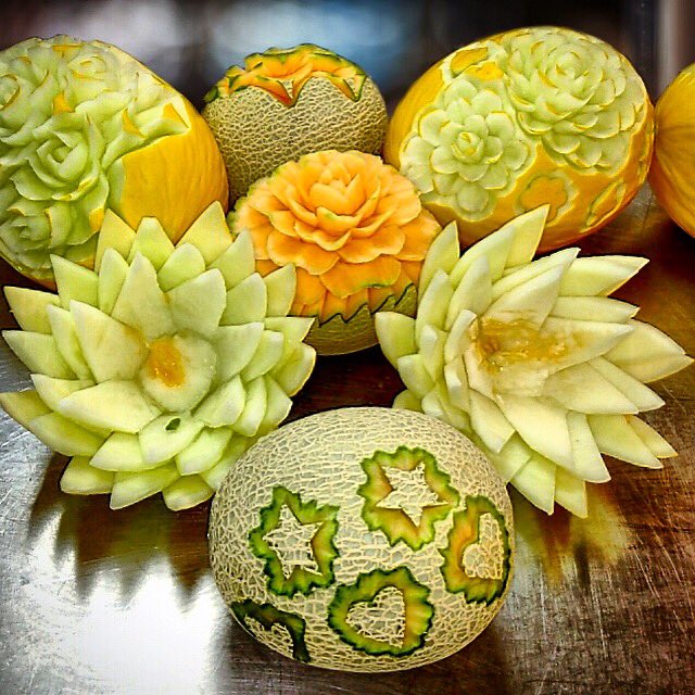 nipathailondon's tweet photo. Some serious carving skills @nipathailondon ! #papaya4ever #lancasterhappiness with @Chefben1975 https://t.co/G6W0xQUtov