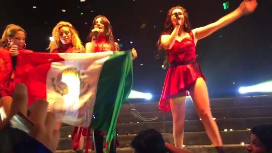 ielenaxm's tweet photo. ESTOY ES MUY IMPORTANTE 😭😭😍 🇲🇽
#5HReflectionMexico
#VideoVeranoMTV Fifth Harmony
#MTVStars Fifth Harmony https://t.co/OXyA8mje8d