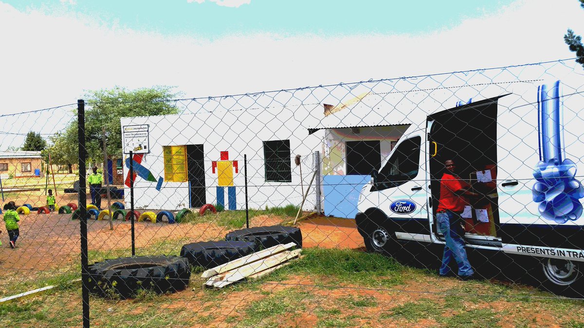 dorette_nel's tweet photo. Bringing #Christmas #joy to #kids with @SantaShoebox and @FordSouthAfrica #PresentsInTransit https://t.co/biKFyystNp