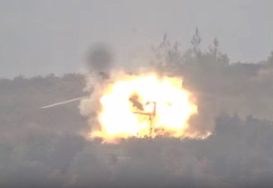 lasdipocom's tweet photo. Helikopter Rusia Hancur Meledak Dihajar Rudal TOW FSA https://t.co/0eRkpiWEHI https://t.co/djnRp3x3xf