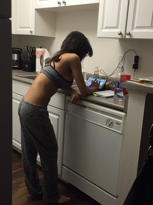 Planning my 1st Thanksgiving dinner and I'm actually cooking 😁🍴🍗 https://t.co/Rt4pRn99xp