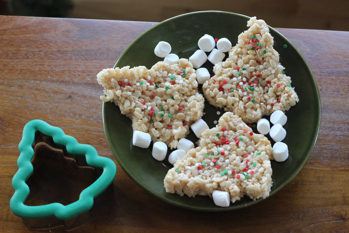 Momcrieff's tweet image. Keep pantries &amp;amp; bathrooms stocked! momcrieff.com/making-your-gu… … … #ad #HostingHacks @Costco