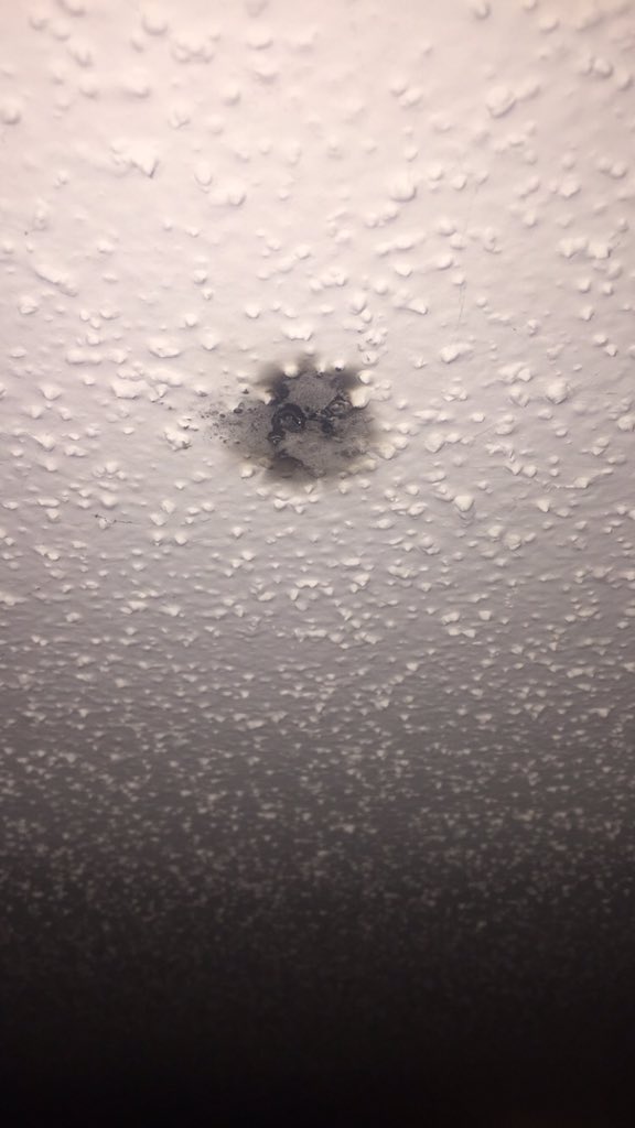 Snappppyii's tweet photo. Burnt the ceiling #WhatEverThough https://t.co/jasT4xuJ1w