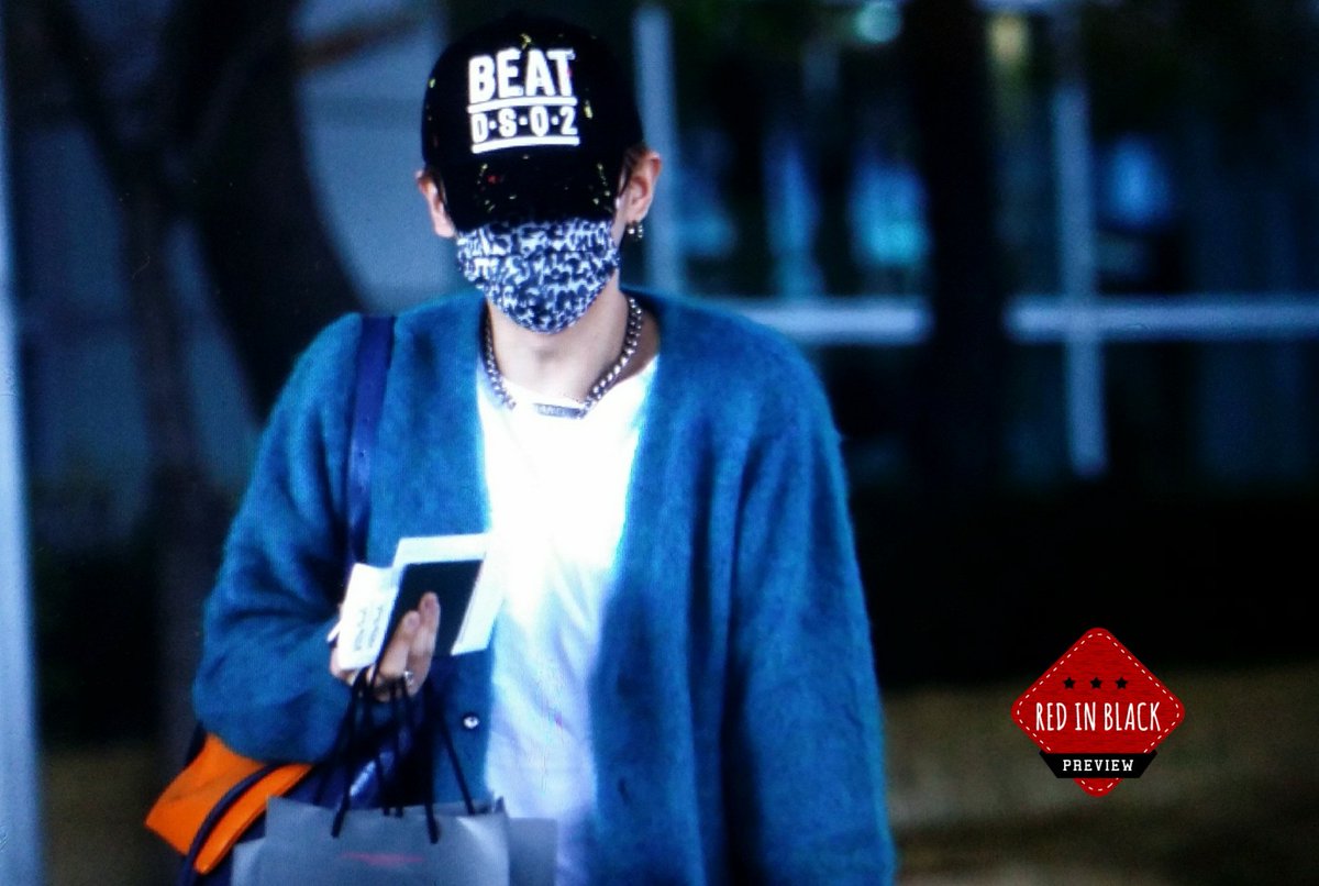 REDinBLACK89's tweet photo. 151126 #현승 엄청추운데 나갈때 입은옷그대로ㅜㅜ https://t.co/gQ3bGynWcz