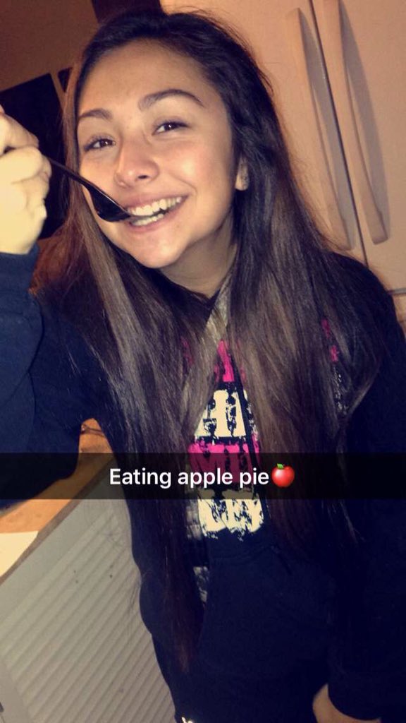 sydnee_perez's tweet photo. She is my best friend and I love her💖 https://t.co/QLntkKBoBt