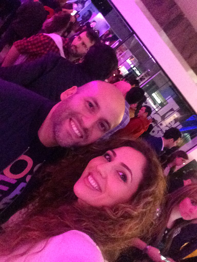LorenaPinot's tweet photo. Concierto de @Malacates en la fiesta de #UpfrontFox!!! 😜😝💃🏻 Que buena noche. 🙌🏼 https://t.co/nN5KbVkrxX