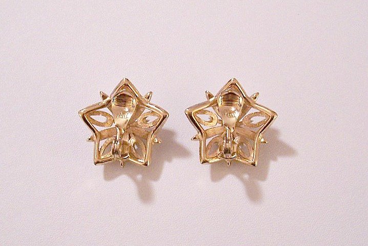 Monet Star Flower Clip On Earrings Gold Tone Vintage L… etsy.me/1IlTAjj #monetoldjewelry #LargeFlowerEarring