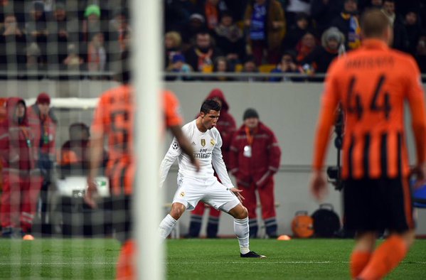 BeritaRMadridCF's tweet photo. Cristiano Ronaldo telah mencetak 5 gol &amp; 2 assist dalam 2 pertemuan melawan Shakhtar Donetsk. #HalaMadrid https://t.co/Lzr58oXYQK