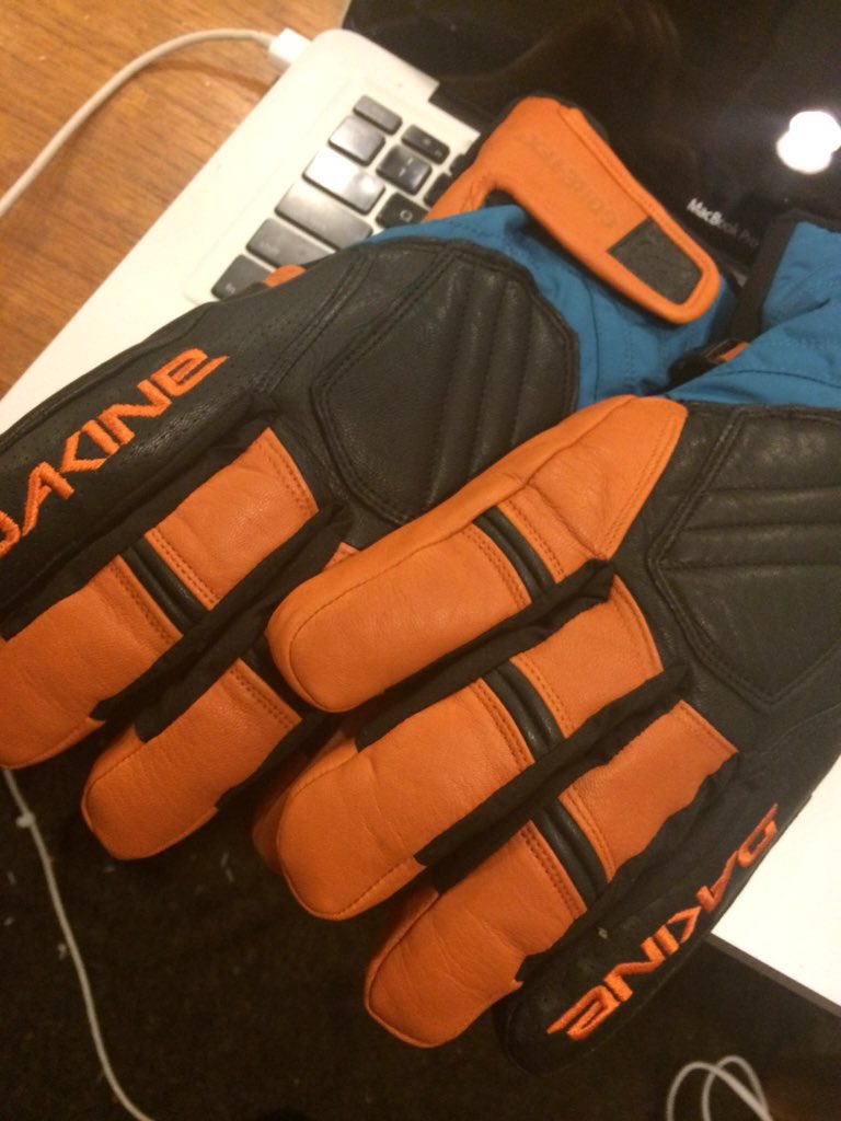 ScttCam's tweet photo. Great evening at the @gennext_uwtnc Christmas social, even won free ski gloves. Thanks @Orongeboardshop! #kamloops https://t.co/kC3RSkqV9L