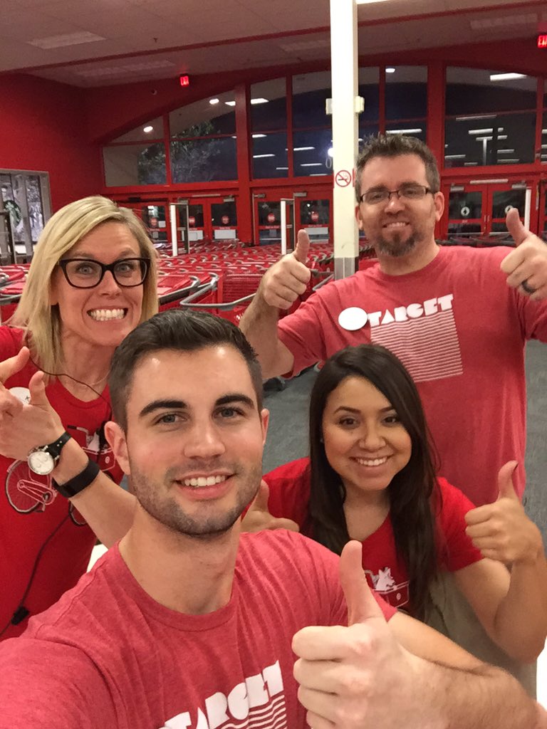 Prepped &amp; ready for Thanksgiving &amp; Black Friday #bestteaminretail <a href="/dwaynedahlberg/">phuckbigtech</a> @jaredcardenTGT <a href="/YuriAmbriz3/">Yurika</a>