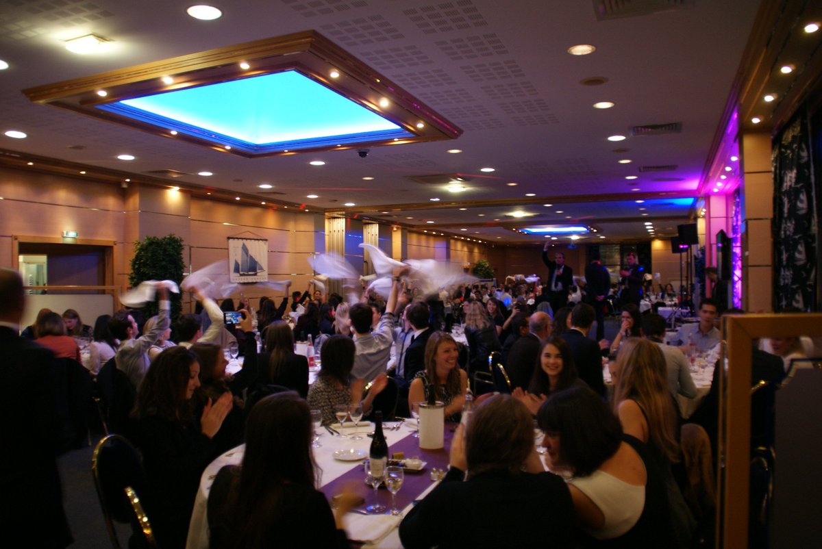 EnacomEnsec's tweet photo. Soirée remise #diplômes @enacomensec du 20 nov.
Retrouvailles avec les étudiants promo 2015 ! https://t.co/KaeDTyenCH