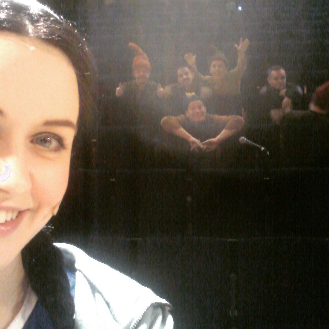 Heute ist die erste öffentliche Probe von #Schneewittchen. Spannung hoch sieben!;) #spiegleinspieglein #siebenmänner