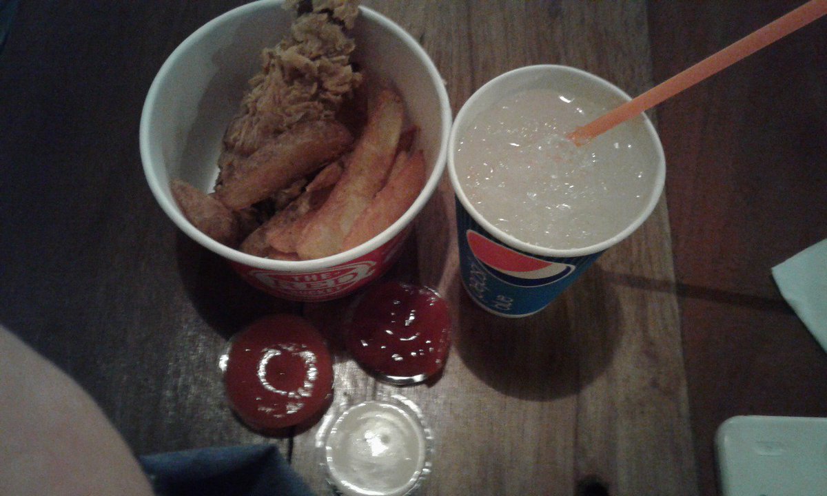 vivianisaputri's tweet photo. Laper in the evening 😥@theredbucketina https://t.co/BMZBDe8U7G