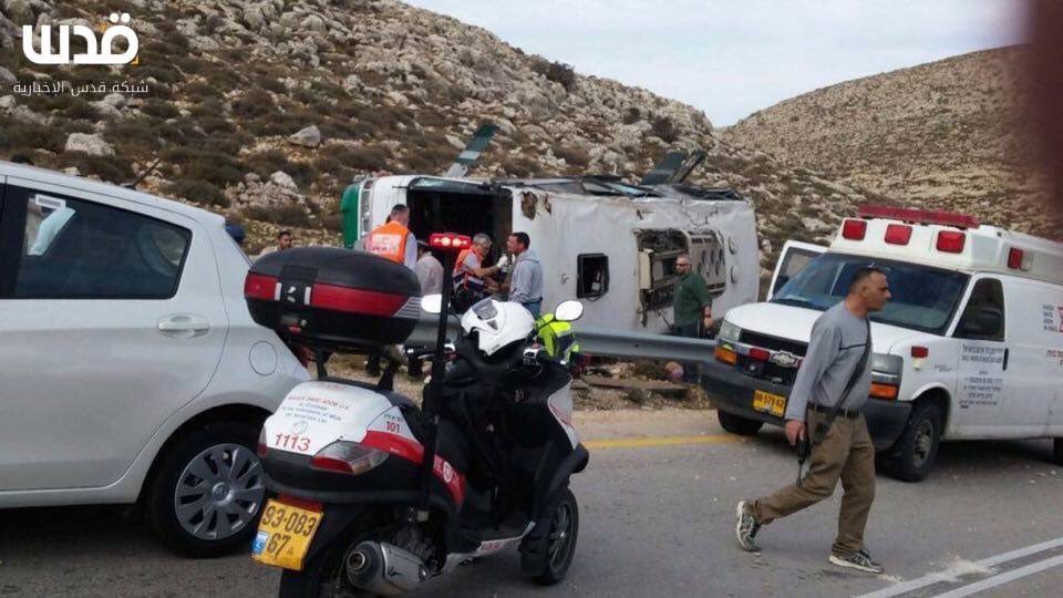 Buss Crashes carrying IDF to illegal settlement near AlBirah CUu2ljCWEAAWgcA
