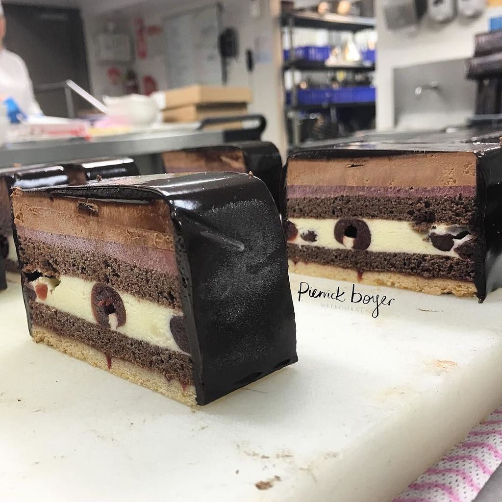 PierrickBoyer's tweet photo. Getting revisited Black Forest for the shop tomorrow.
#JustSaying #BlackForest #TooGood #chovolate https://t.co/FzRCNuBsex