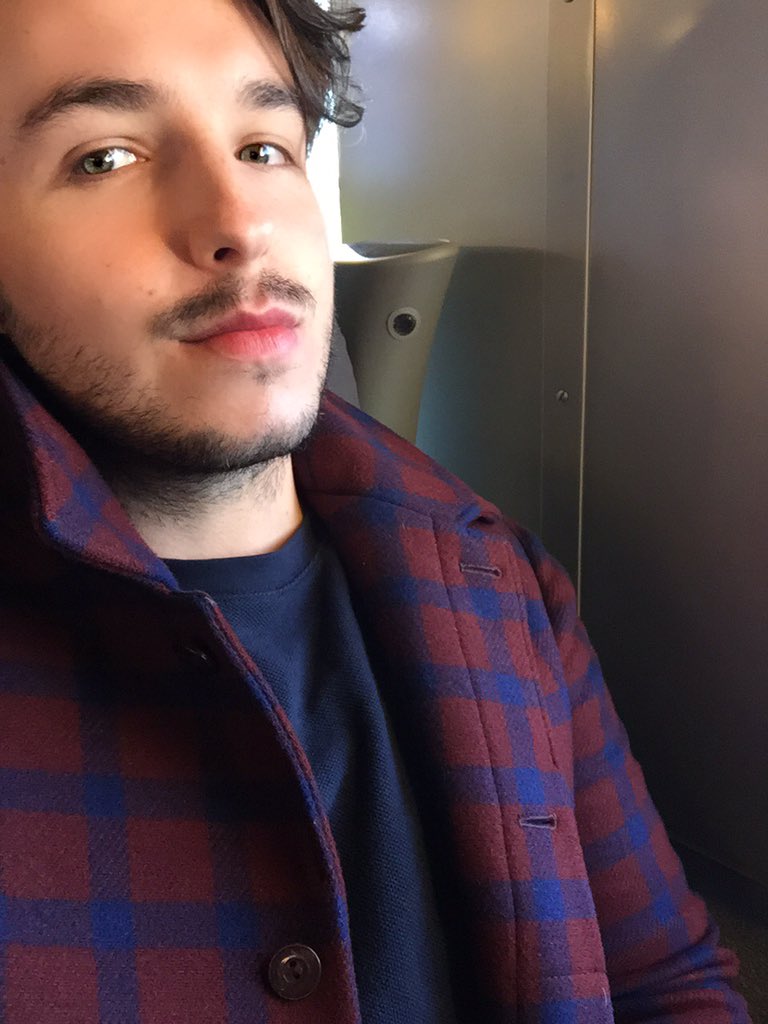 OlympeMusic's tweet photo. Installé! C'est Officiel je vais rentrer chez moi! 😂🙌 https://t.co/c1vRuMUSoz