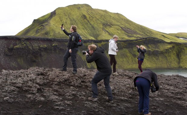 IcelandTravelTO's tweet photo. Photographer photographs tourists who are busy photographing landscape
https://t.co/8FwqChgbDY
#iceland #tourists https://t.co/320FlbjJow