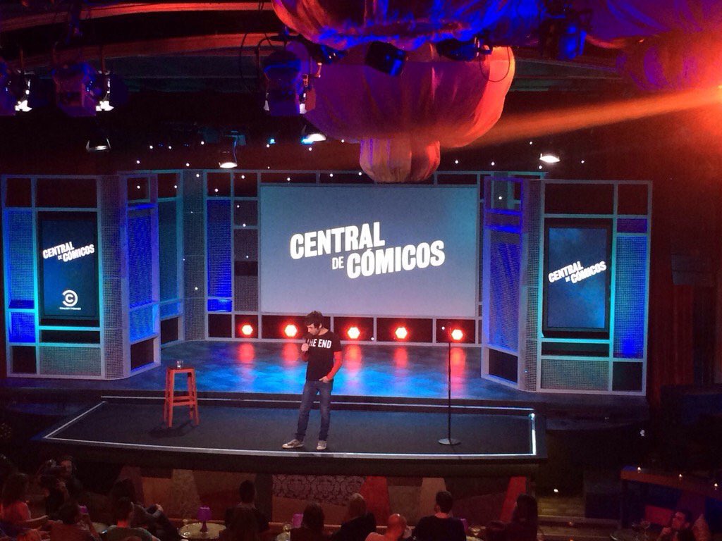 AstoriaComedy's tweet photo. ¡Gran noche de risas! Hoy segunda tanda de grabaciones con otros 10 cracks de la comedia: https://t.co/k1bN14aMh6 https://t.co/xzLHDQNUTw