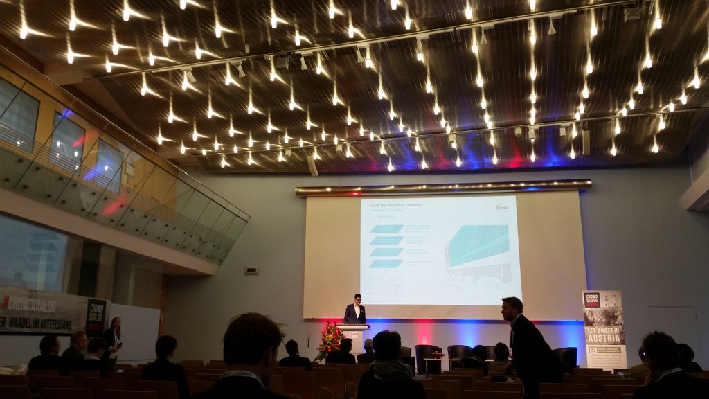 Dr. Giordano Koch spricht beim Münchner Crowd Dialog über Crowd Architecture.