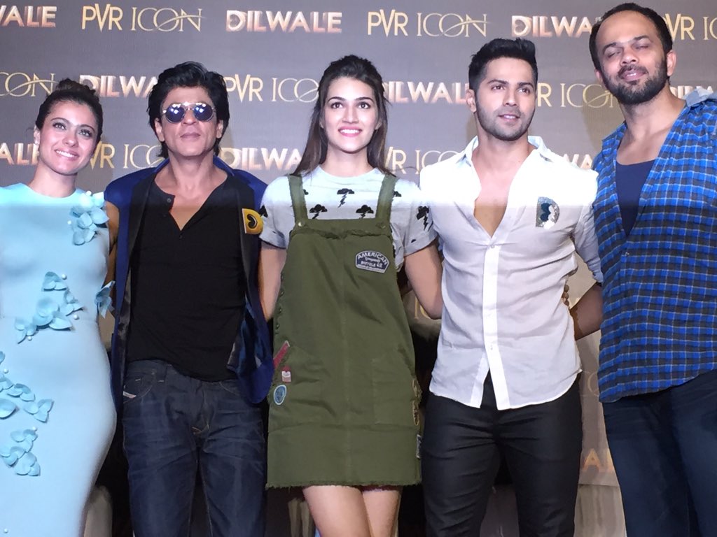 RedChilliesEnt's tweet image. The super team of #Dilwale after the #ManmaEmotion song is shown to the media!