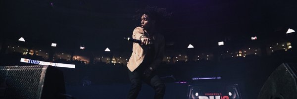 SwaeleeLEE2's tweet photo. Glow keyboard bra https://t.co/I8NvnBkw2z