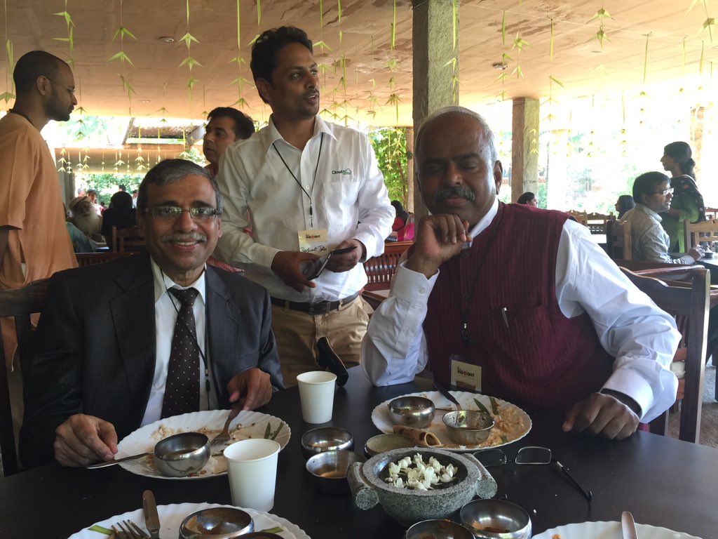 velumania's tweet photo. #IshaInsight why busi scho prof do not make it big in busi. Dipak said "electrical engineers can not be electricity" https://t.co/ogclF442Z7