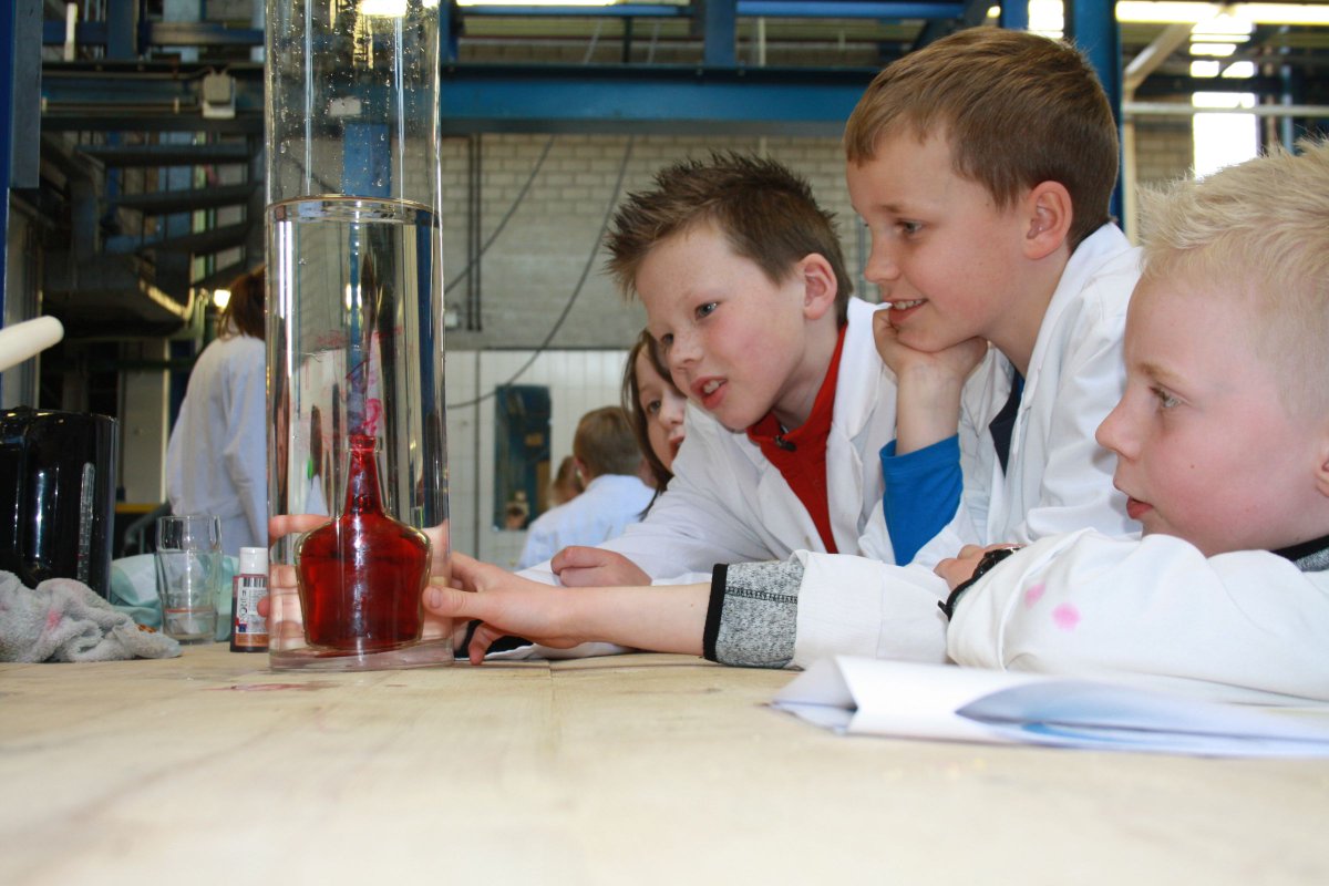 Denk mee over de nieuwe naam voor de wetenschapsmiddag van Twente Academy Young: utwente.nl/nieuws/!/2015/… #utwente